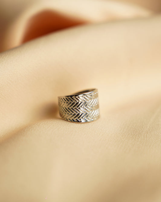 Echo Band Ring