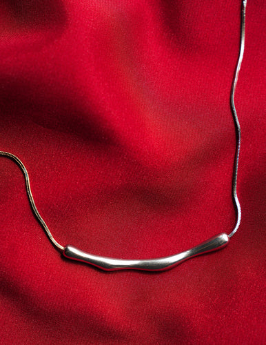 Golden Flow Bar Necklace (Silver)